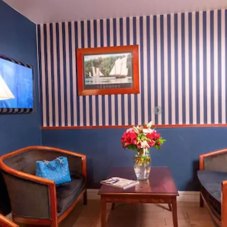 Hotel Opera Deauville 3*