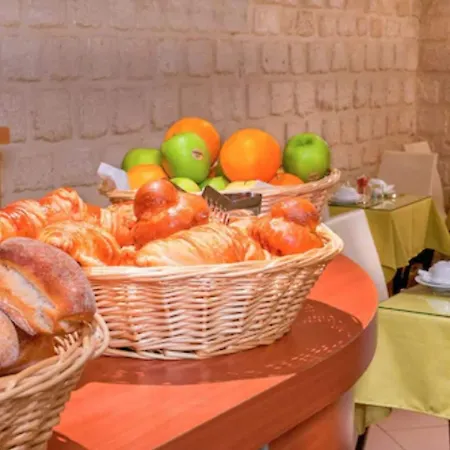 Opera Deauville فندق 3*