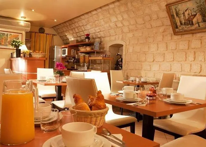 Opera Deauville ホテル