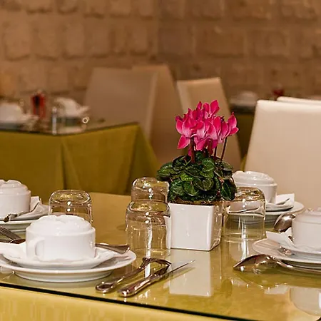 Hotel Opera Deauville 3*